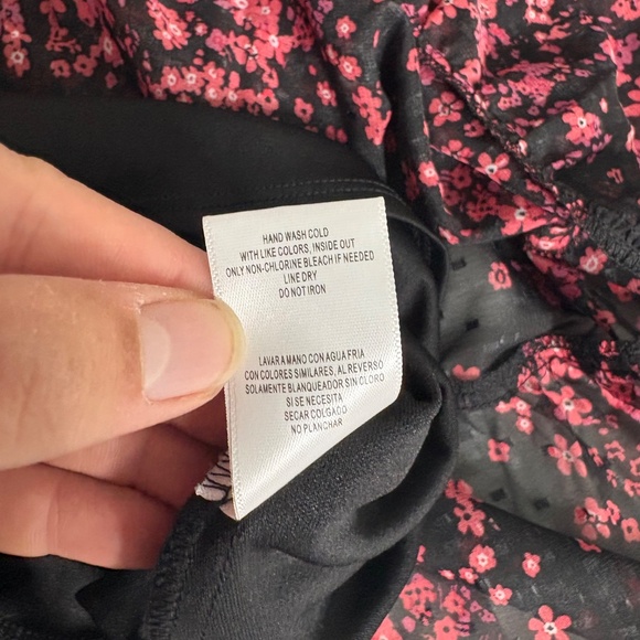 Maison Tara Plus Size Black Red Floral Dress - Picture 11 of 13